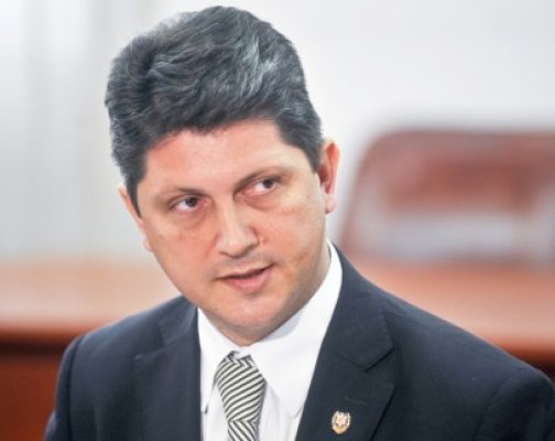 Corlățean: Băsescu folosește serviciile ca aparat de campanie politică pentru doamna visurilor sale politice